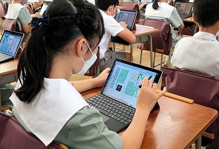 Japan Considers Digital Textbooks as Official Schoolbooks