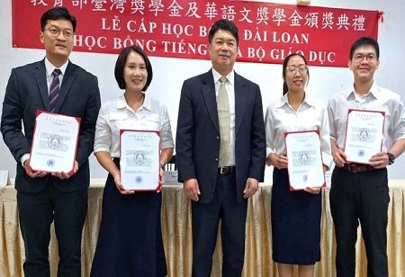 Thirty-two Vietnamese Students Awarded Prestigious Full Scholarships by Taiwan