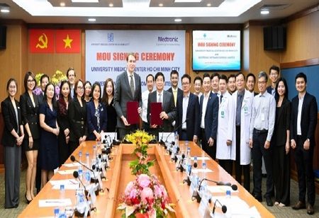 Medtronic and UMC HCMC Strengthen Healthcare Education in Vietnam